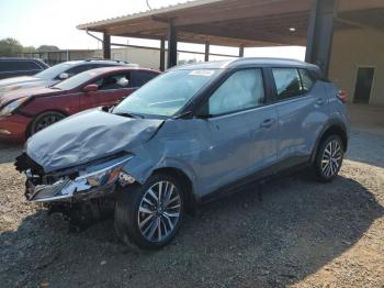  Salvage Nissan Kicks