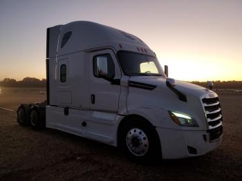  Salvage Freightliner Cascadia 1