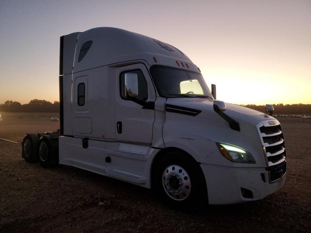  Salvage Freightliner Cascadia 1