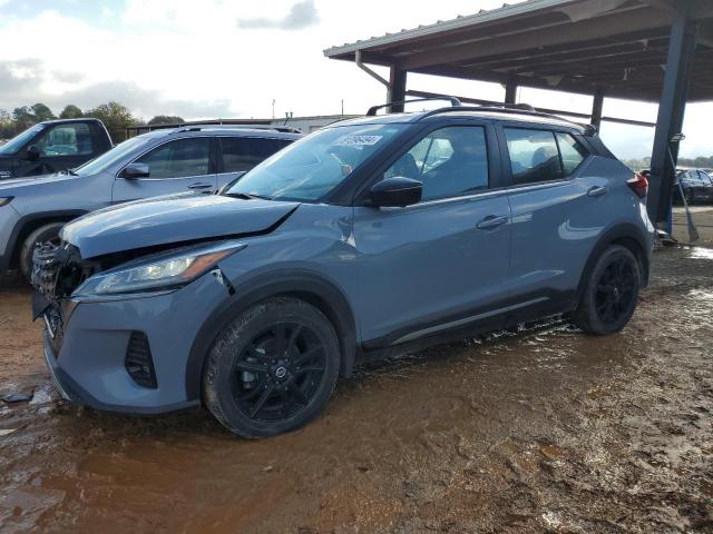  Salvage Nissan Kicks