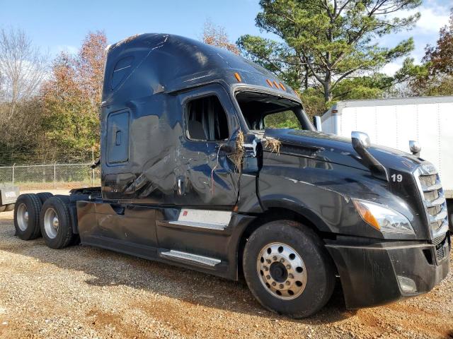  Salvage Freightliner Cascadia 1