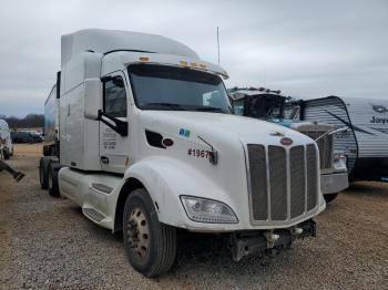  Salvage Peterbilt 579