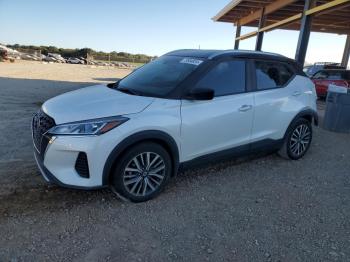  Salvage Nissan Kicks