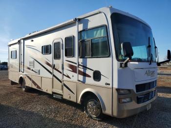  Salvage Workhorse Custom Cha Motorhome