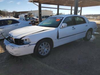  Salvage Lincoln Towncar