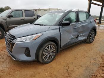  Salvage Nissan Kicks