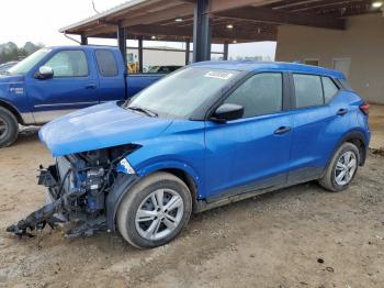  Salvage Nissan Kicks