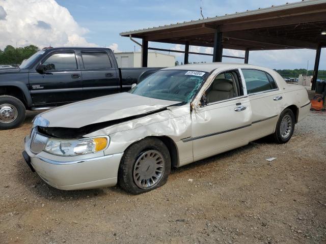  Salvage Lincoln Towncar