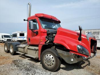  Salvage Freightliner Cascadia 1