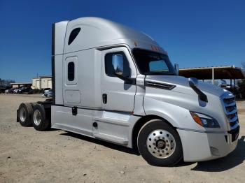  Salvage Freightliner Cascadia 1