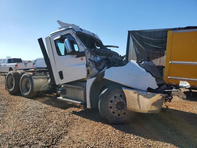  Salvage Freightliner Cascadia 1