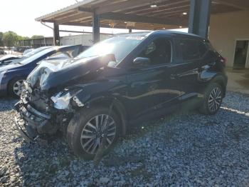  Salvage Nissan Kicks