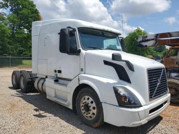  Salvage Volvo Vnl