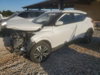  Salvage Nissan Kicks