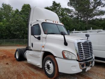  Salvage Freightliner Cascadia 1