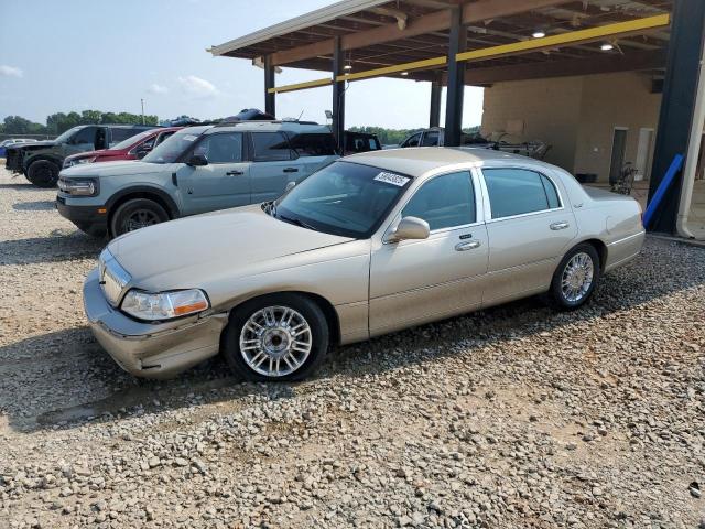  Salvage Lincoln Towncar