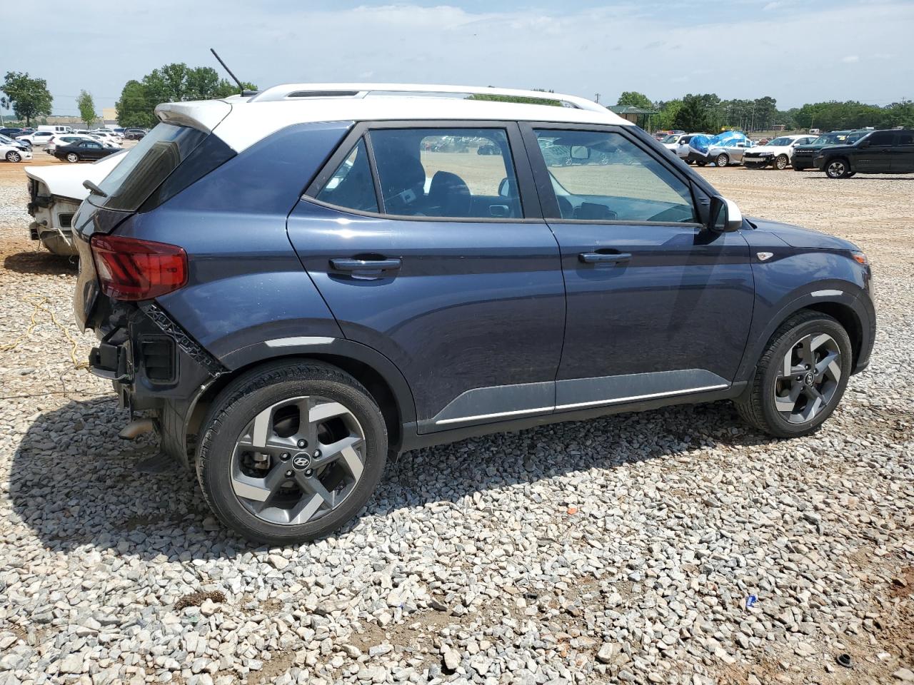 Hyundai VENUE Sel Image 4