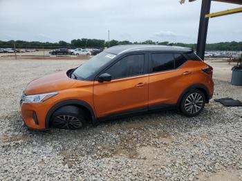  Salvage Nissan Kicks