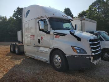  Salvage Freightliner Cascadia 1