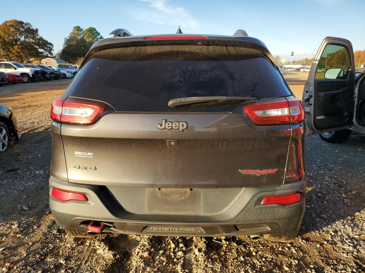 Jeep Cherokee Trailhawk Image 9
