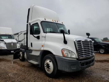  Salvage Freightliner Cascadia 1