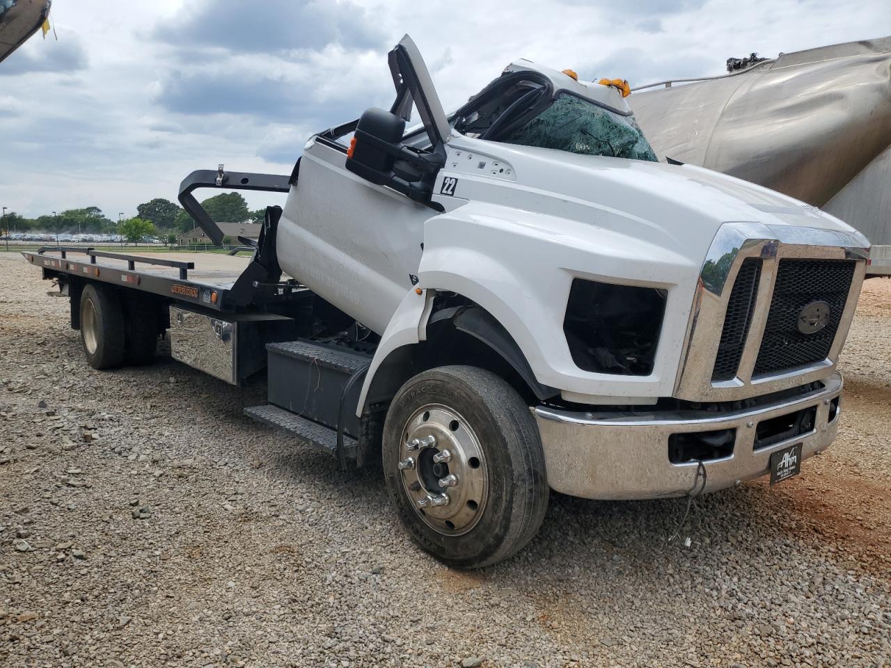 Ford F-650 Super Duty Image 1