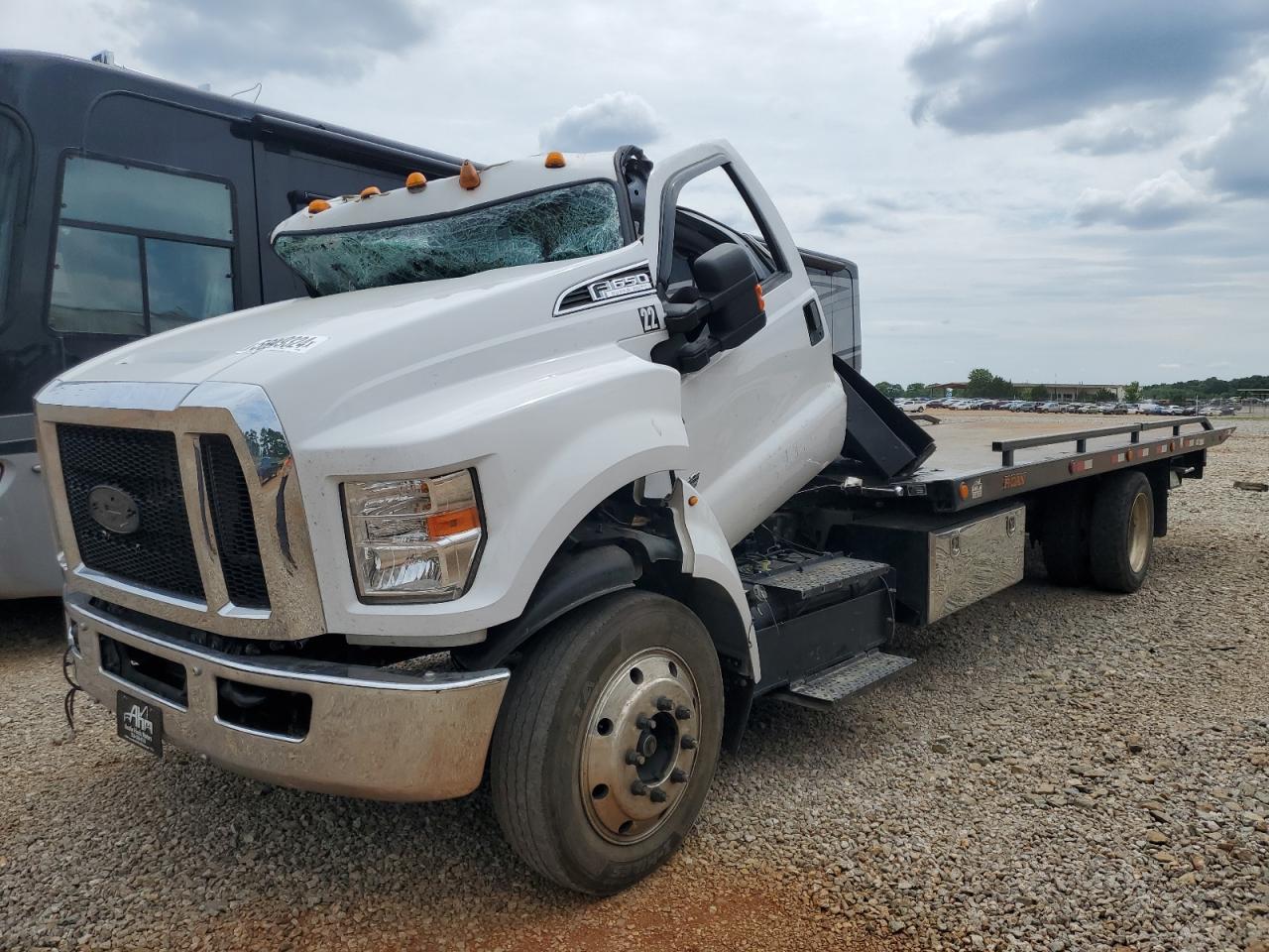 Ford F-650 Super Duty Image 9