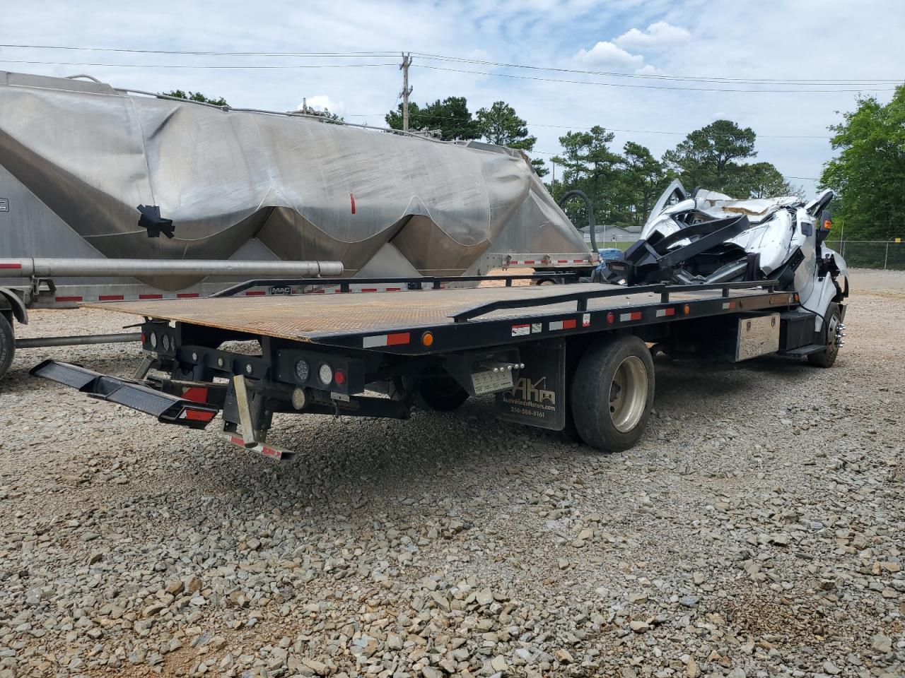 Ford F-650 Super Duty Image 2