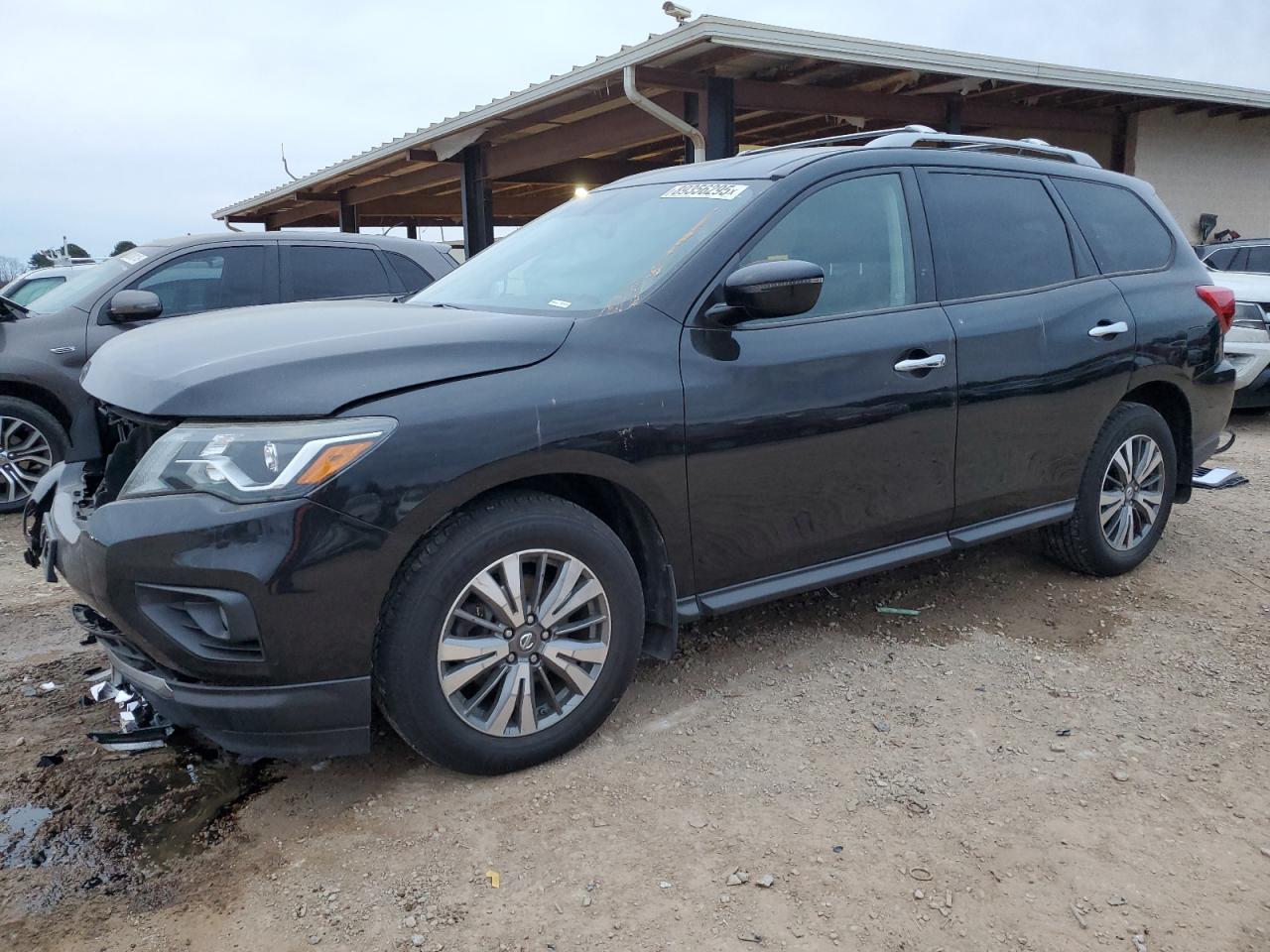 Nissan Pathfinder S Image 1