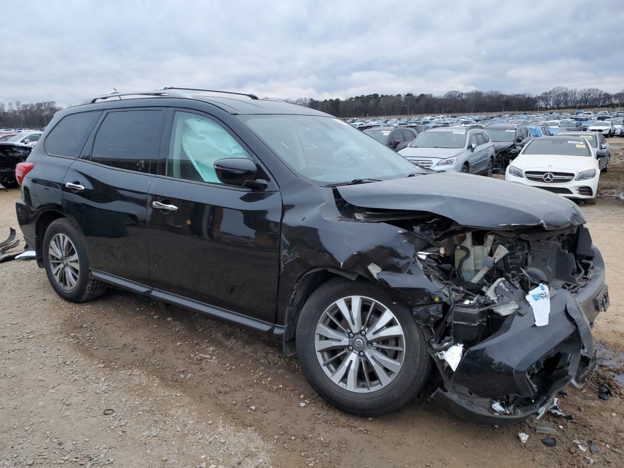 Nissan Pathfinder S Image 8