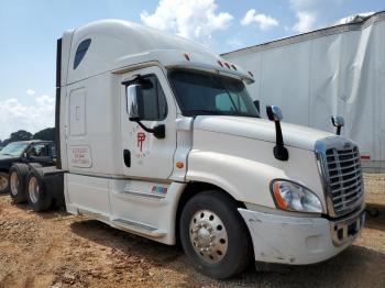  Salvage Freightliner Cascadia 1
