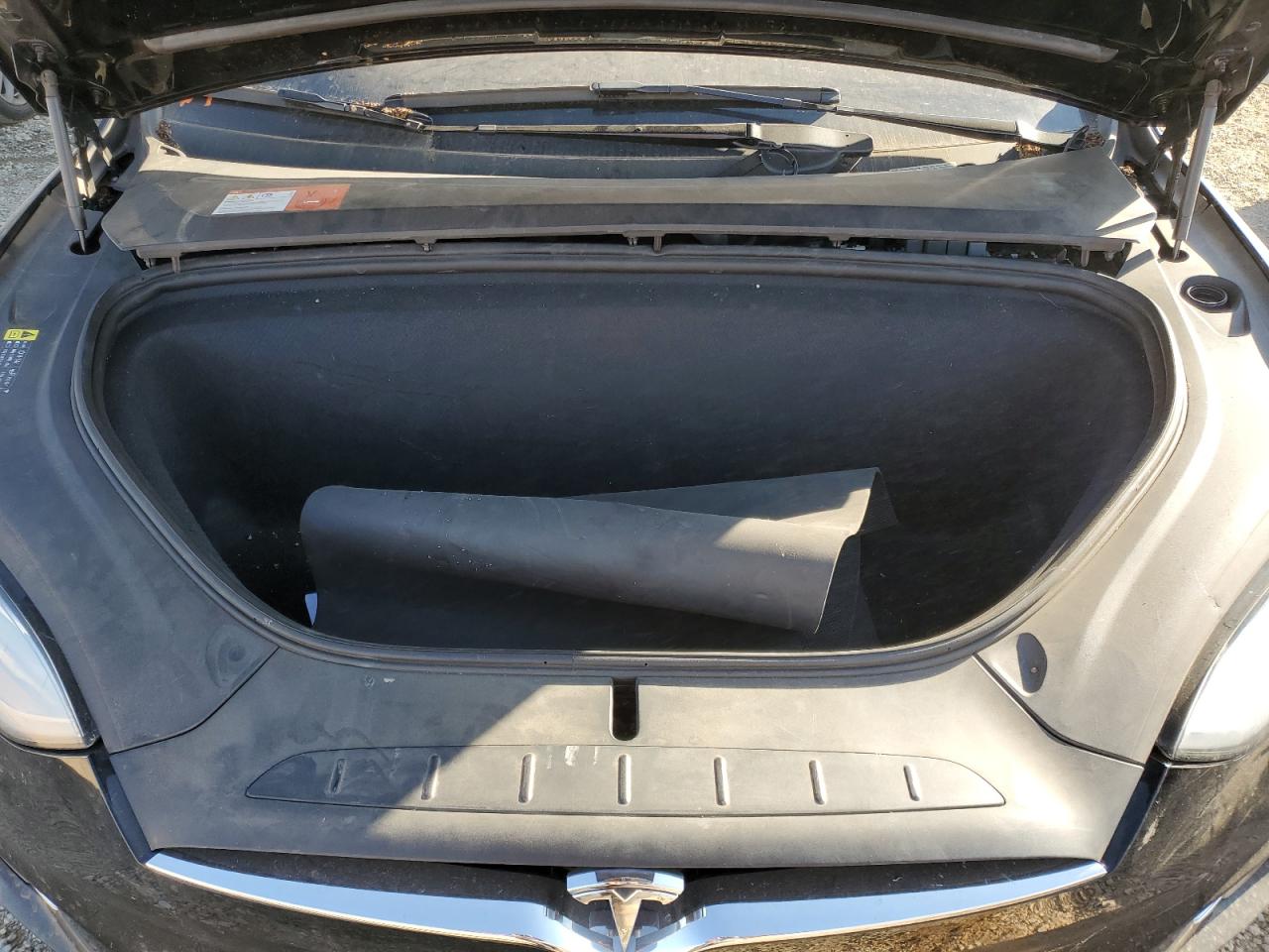 Tesla Model X Image 13
