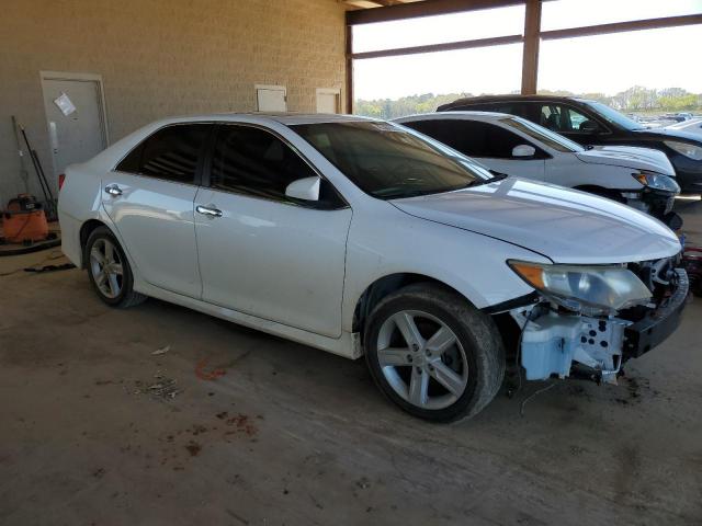 Toyota Camry Base Image 2