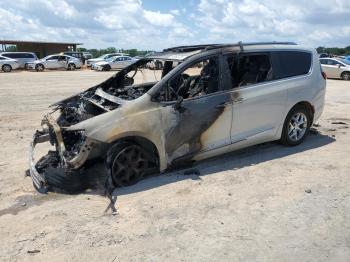  Salvage Chrysler Pacifica