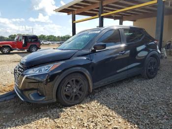 Salvage Nissan Kicks