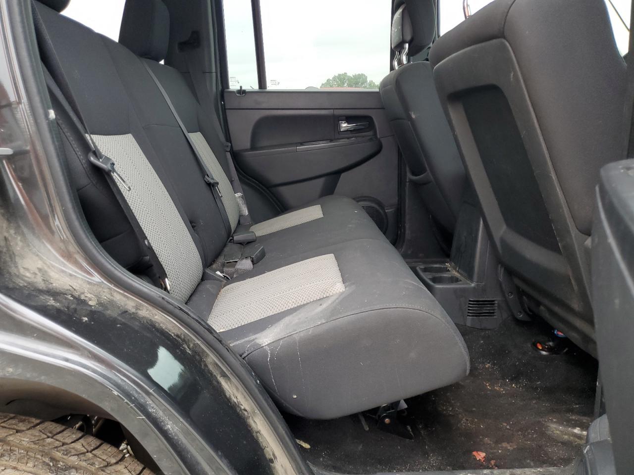 Jeep Liberty Sport Image 6