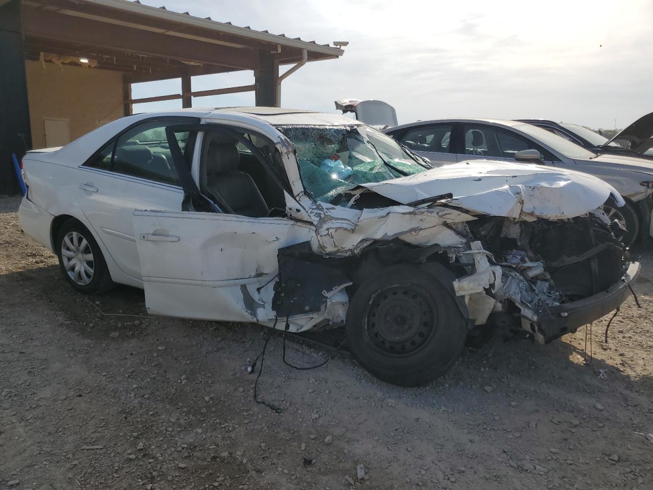 Toyota Camry Le Image 12