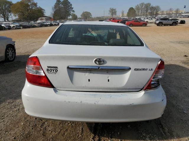 Toyota Camry Le Image 4