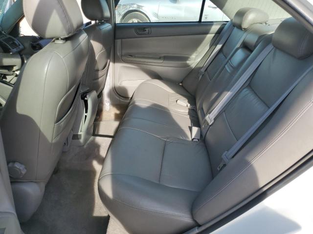 Toyota Camry Le Image 7