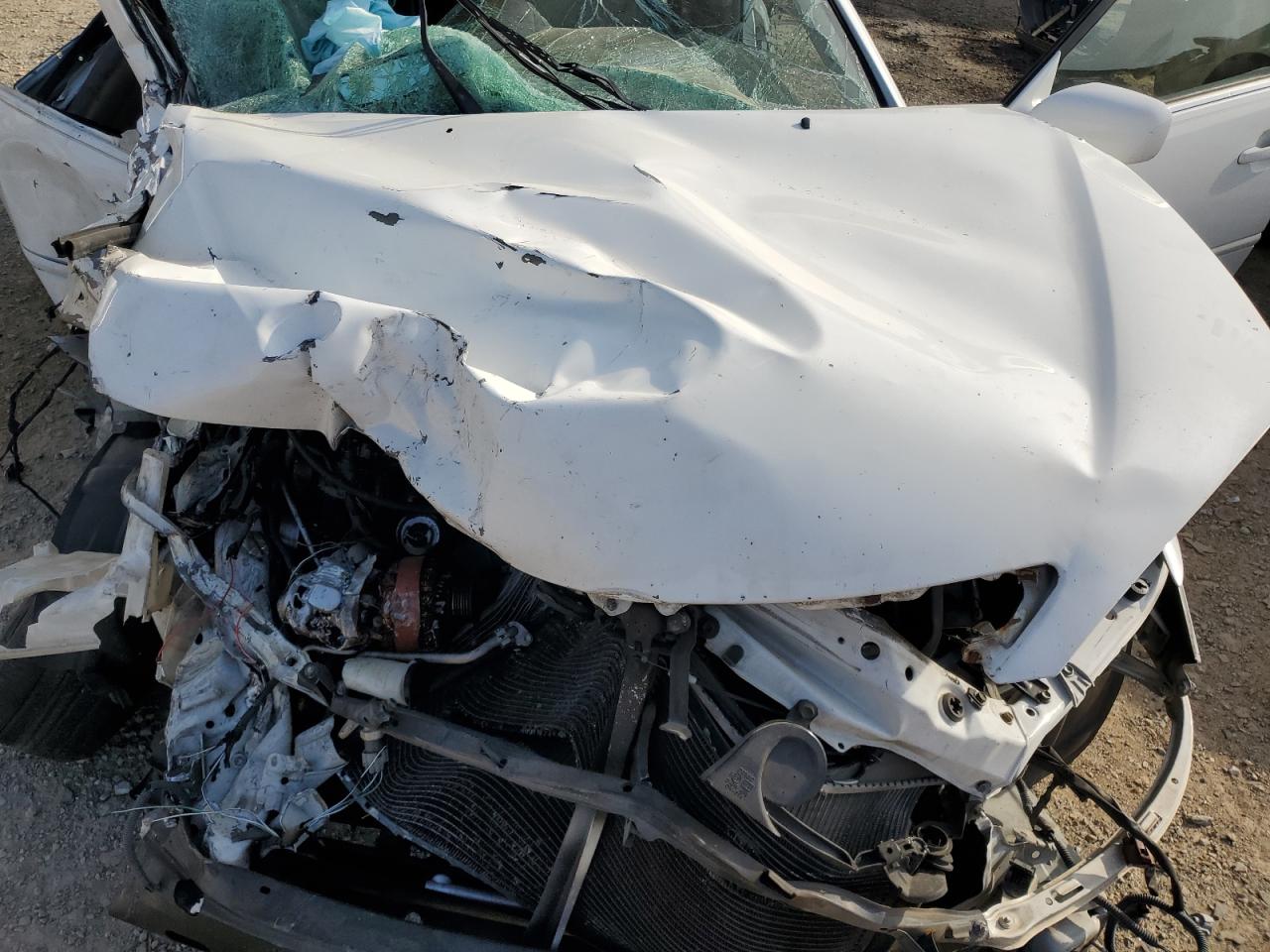 Toyota Camry Le Image 5