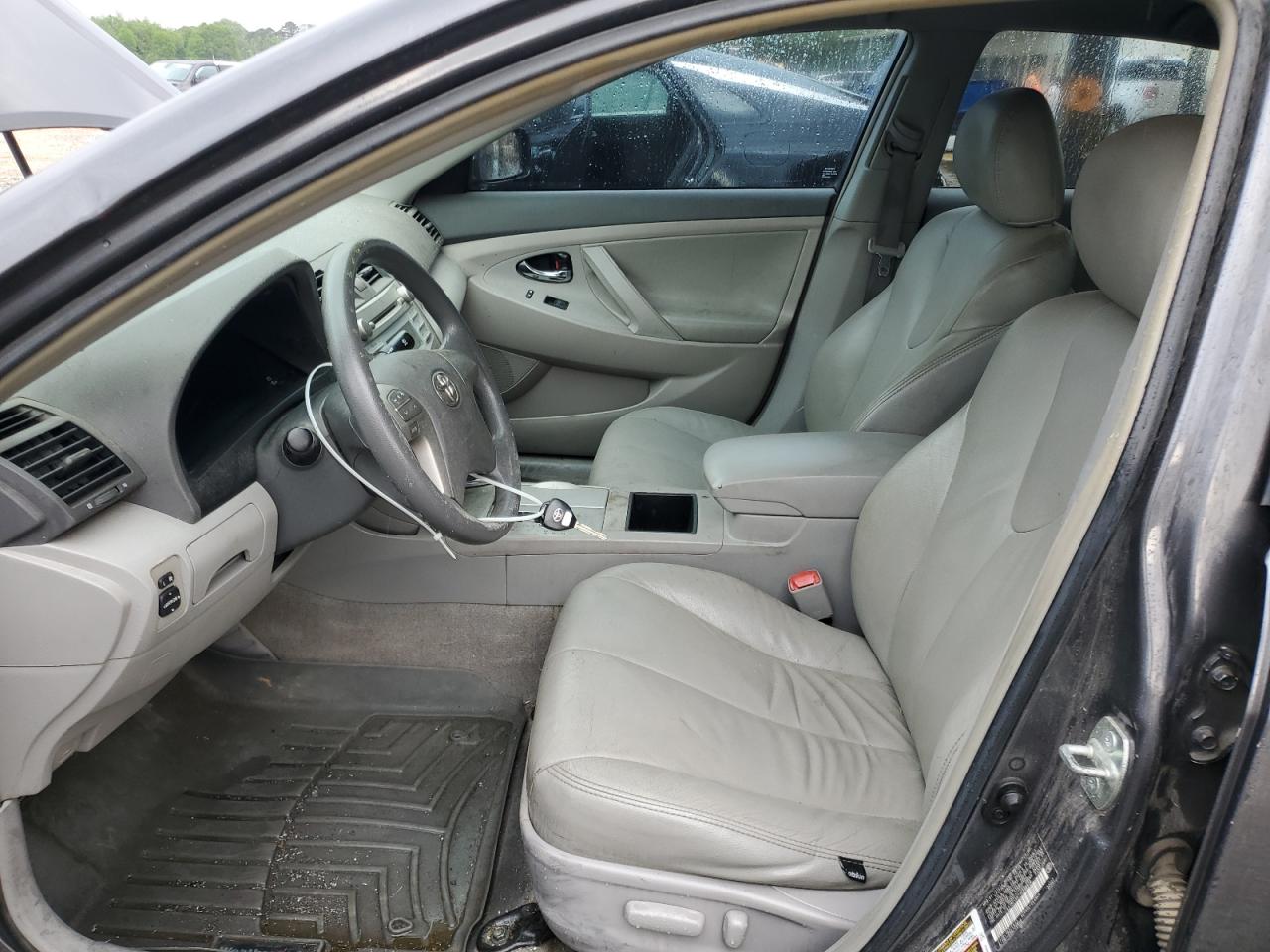 Toyota Camry Base Image 13