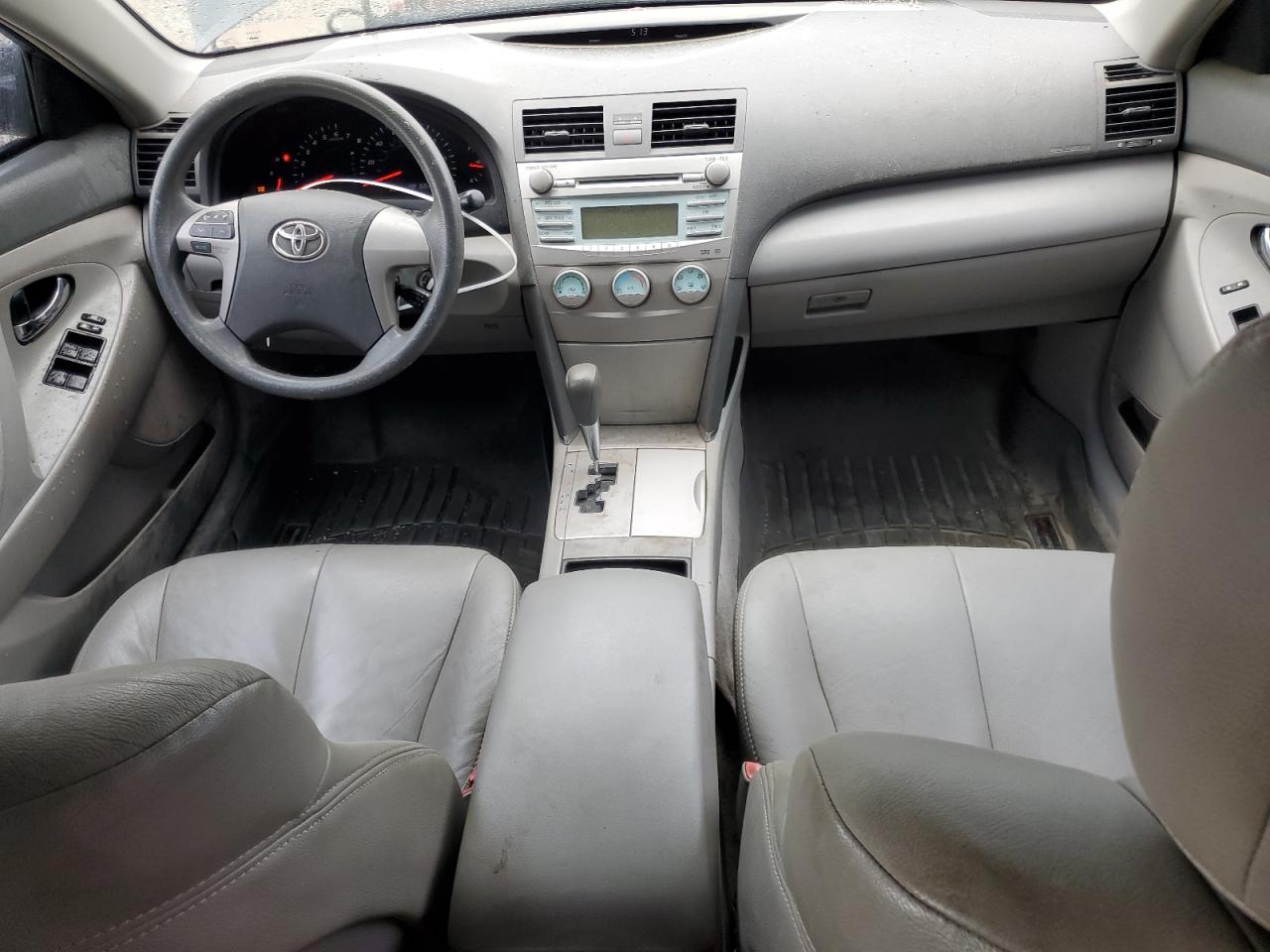 Toyota Camry Base Image 12