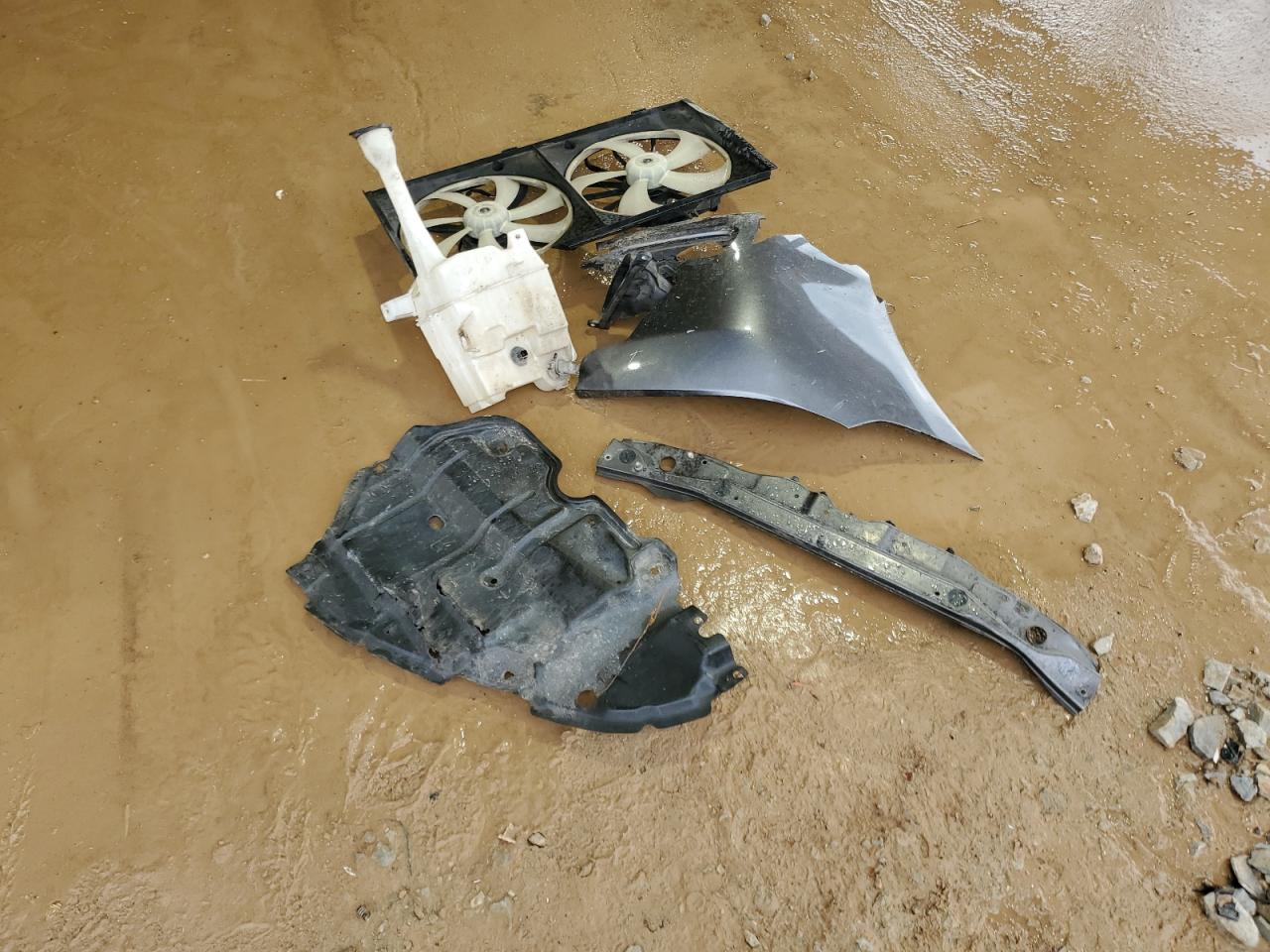 Toyota Camry Base Image 4