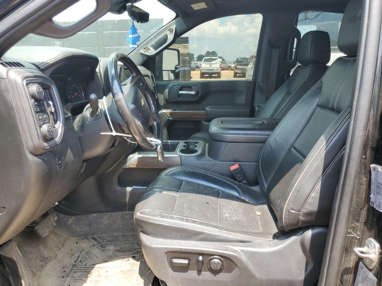 Chevrolet Silverado K3500 High Country Image 8