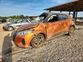  Salvage Nissan Kicks