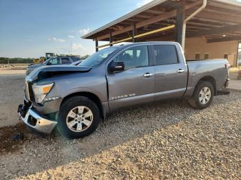  Salvage Nissan Titan