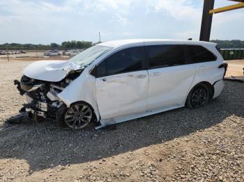  Salvage Toyota Sienna