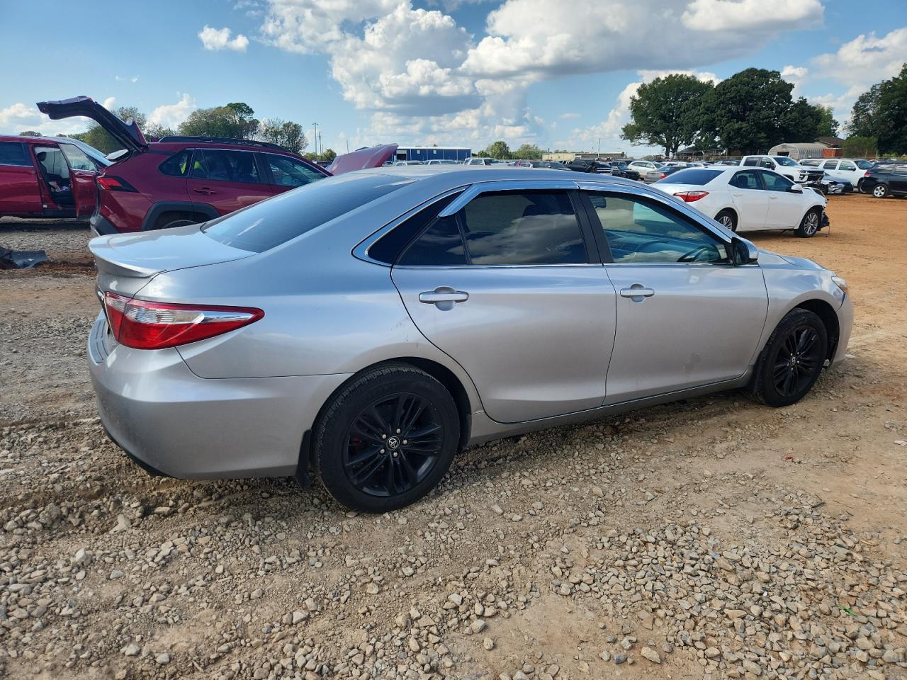 Toyota Camry Le Image 11