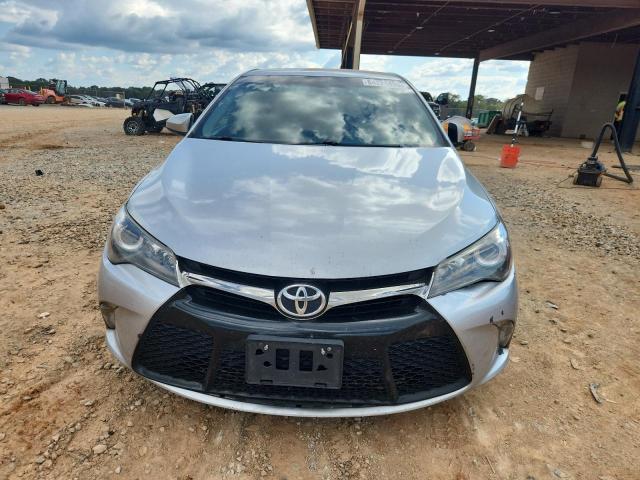 Toyota Camry Le Image 9