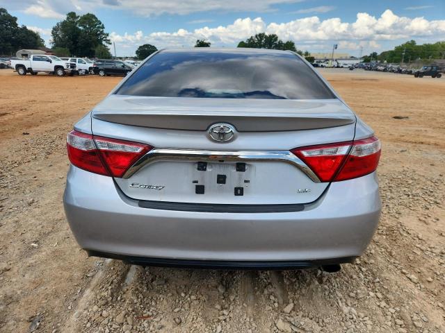 Toyota Camry Le Image 10